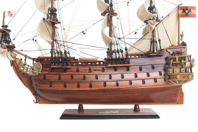 Model exclusiv al velierului San Felipe – SF4, posibilitate de personalizare prin gravură