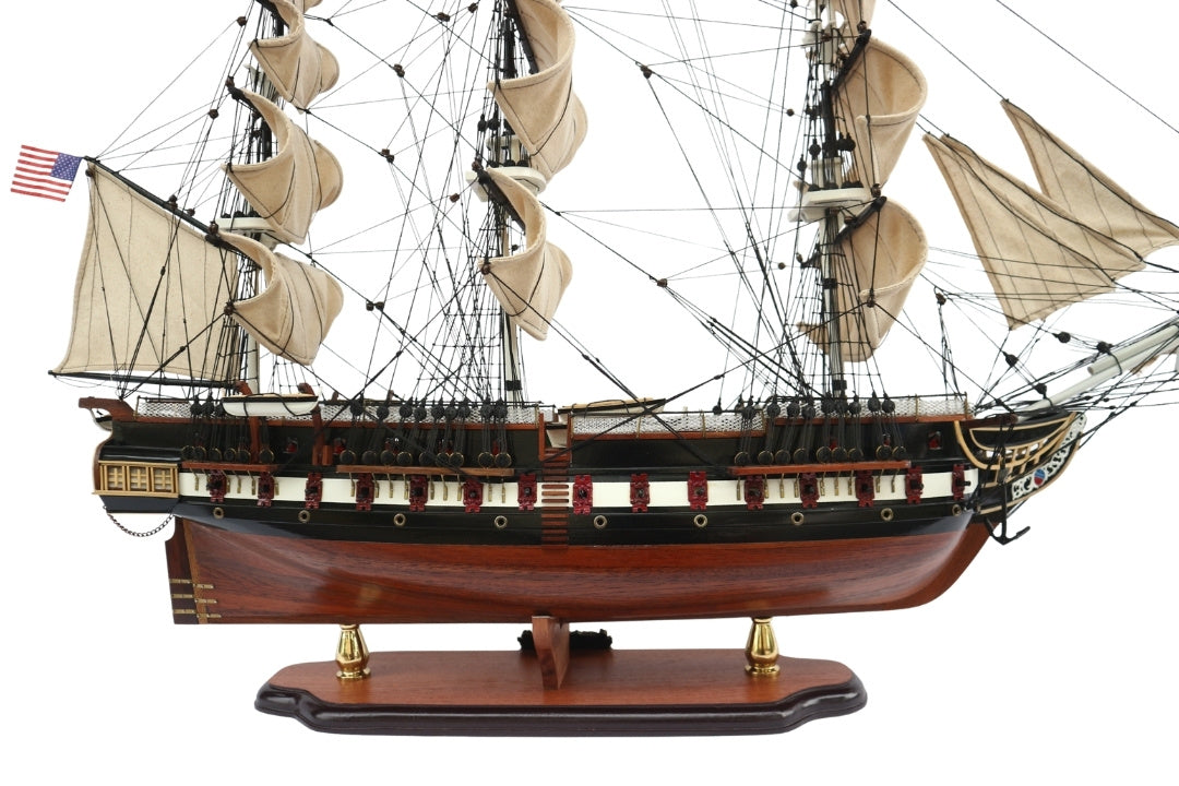 Ekskluzywny Wielki Model Żaglowca USS Constitution 100cm z Możliwością Personalizacji Grawerem