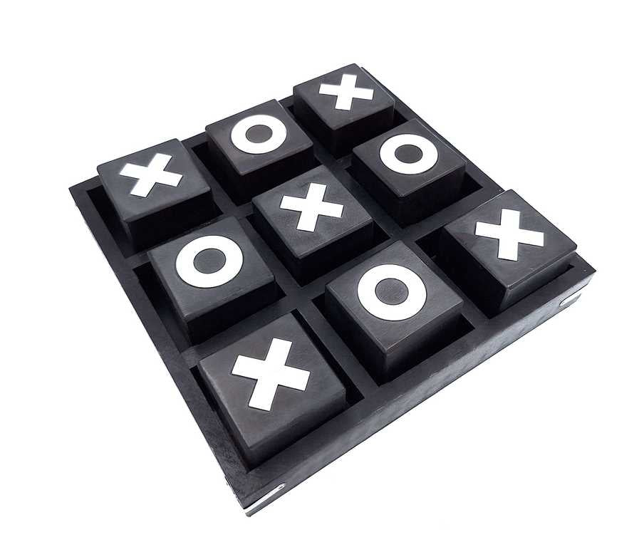 Joc X și 0 mare din lemn 24x24cm, cu posibilitate de personalizare prin gravură - joc de strategie elegant pentru cadou - combinație clasică alb-negru, lemn de înaltă calitate