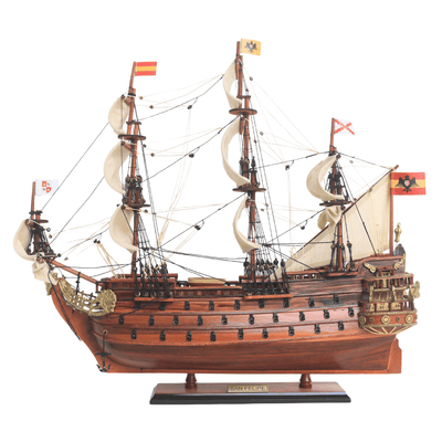 Model exclusiv al velierului San Felipe – SF4, posibilitate de personalizare prin gravură