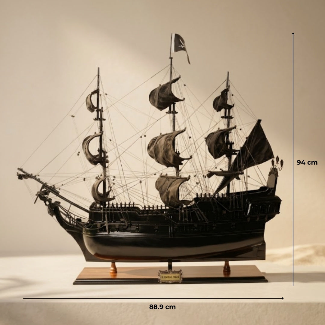 Model de corabie pirat Perla Neagră BP80R cu posibilitate de personalizare prin gravură, lungime 89 cm, cadou exclusivist pentru orice ocazie, meșteșug artistic, bază din lemn