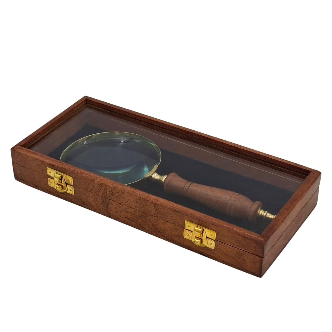 Lupă cu mâner din lemn și finisaj din alamă, în cutie elegantă cu capac din sticlă - cadou ideal, cu posibilitate de gravare - dimensiuni 23 x 10 cm, materiale naturale