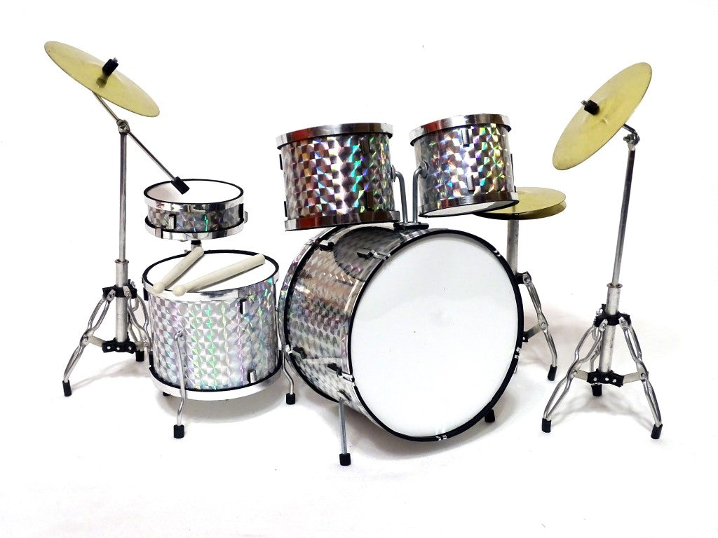 Mini perkusja kolekcjonerska MDR-0039 w kolorze srebrno-chromowym, skala 1:5, możliwość personalizacji grawerem, idealny na prezent, wysokość 15 cm, wykonana z metalu i plastiku