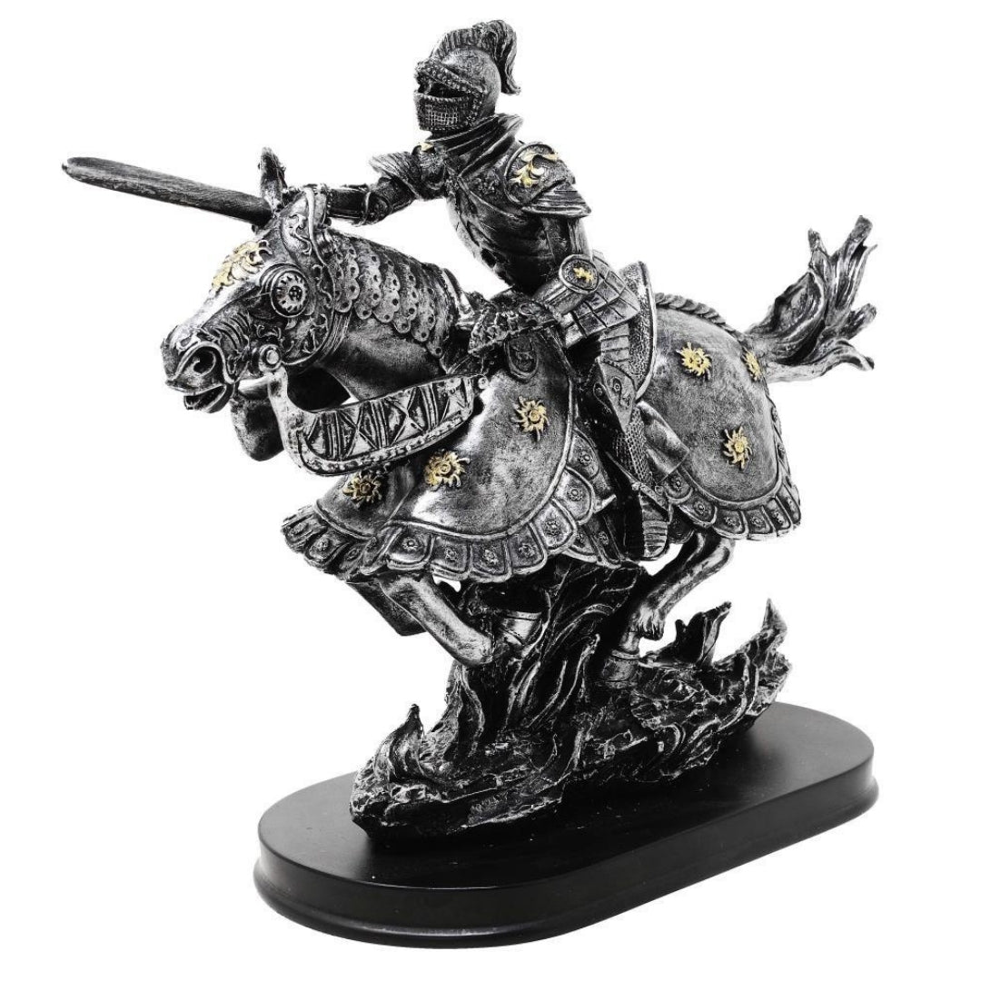 Figurină Cavaler pe cal 31cm – polyresin pictat manual, cu posibilitate de personalizare prin gravură