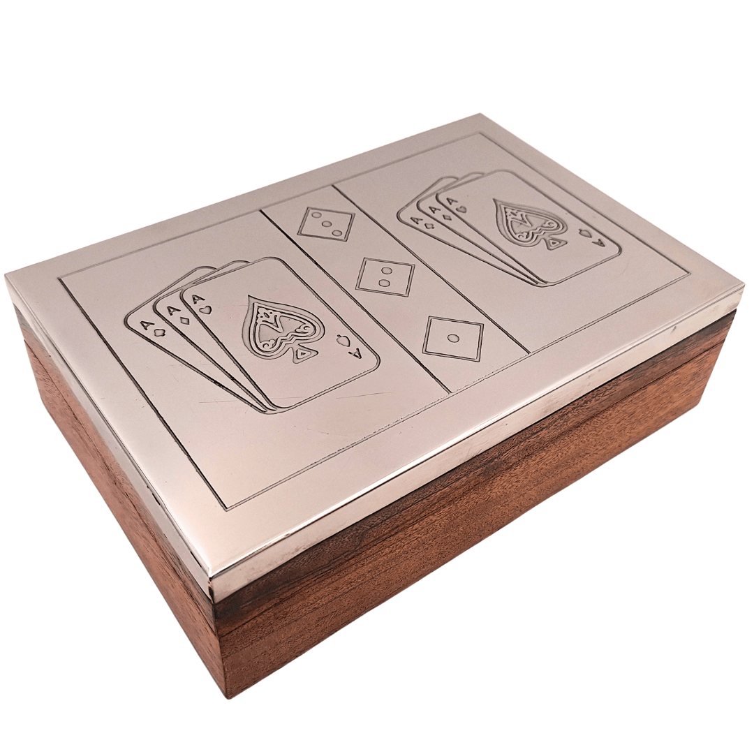 Set elegant de jocuri cu două pachete de cărți și zaruri în cutie de lemn cu capac din aluminiu