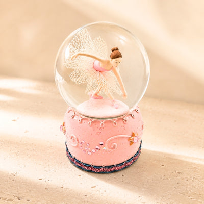 Balerină dansatoare în glob de sticlă 12cm cu posibilitate de personalizare prin gravură - decorațiune elegantă pastelată, cadou pentru iubitorii de balet, realizată din polirășină și sticlă