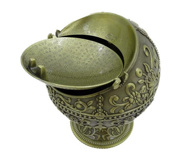 Scrumieră metalică elegantă, în formă de sferă, cu gravură