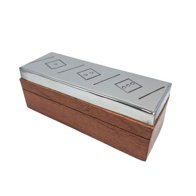 Joc de zaruri cu gravură personalizată în cutie din lemn cu capac metalic, ideal ca dar – G1117, 12.5x4.5x4.5 cm