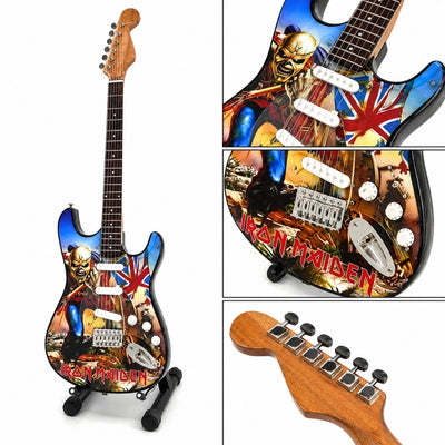 Mini chitară decorativă Iron Maiden „The Trooper” din mahon - ornament realizat manual pentru fanii muzicii