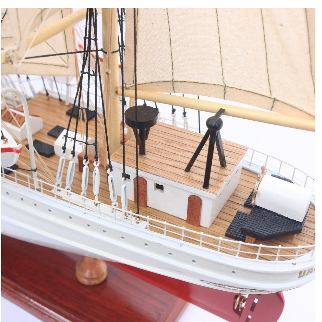 Ekskluzywny model żaglowca Dar Pomorza 82 cm z możliwością personalizacji grawerem