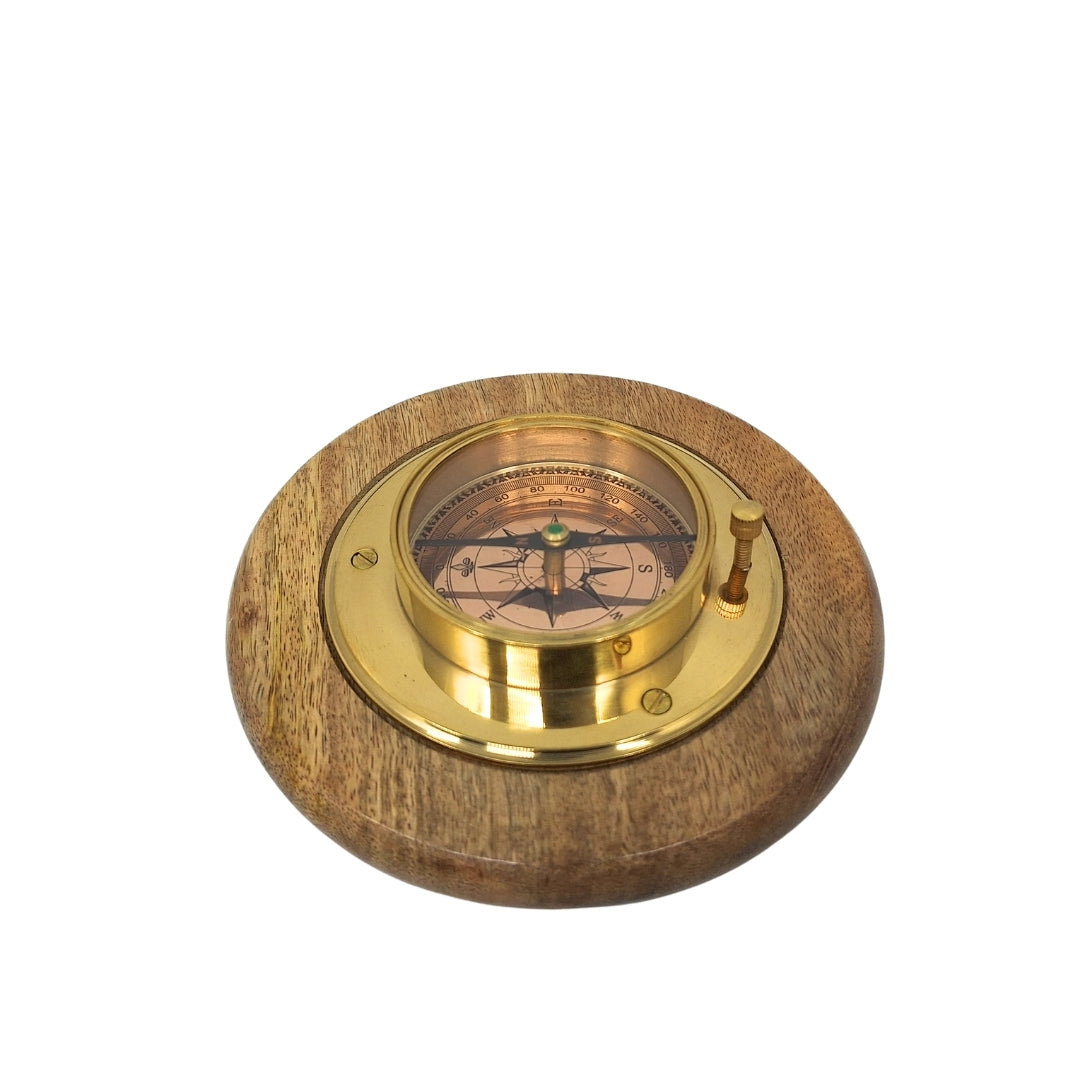 Busolă decorativă elegantă cu finisaj din alamă, gravură personalizată, 15 cm, ideală ca dar pentru pasionații de călătorii, realizată din lemn și sticlă