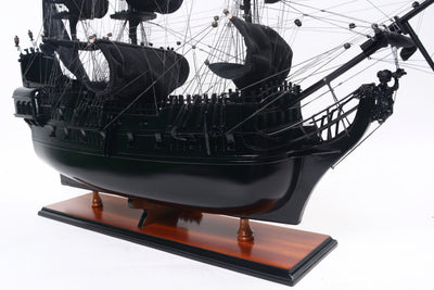 Model de corabie pirat Perla Neagră BP80R cu posibilitate de personalizare prin gravură, lungime 89 cm, cadou exclusivist pentru orice ocazie, meșteșug artistic, bază din lemn