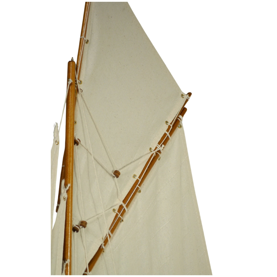 Model jachtu Columbia z ożaglowaniem gaflowym, wysokość 104 cm, drewniany, z możliwością personalizacji grawerem