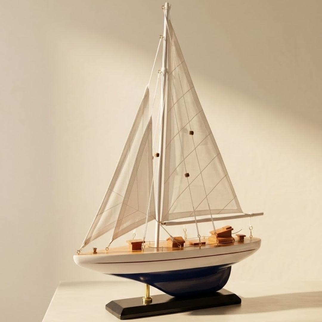 Drewniany Model Jachtu Wysokość 42 cm z Możliwością Personalizacji Grawerem