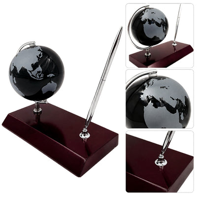 Set decorativ elegant pentru birou cu gravură personalizată - glob, suport pentru stilou din metal cromat și lemn închis la culoare