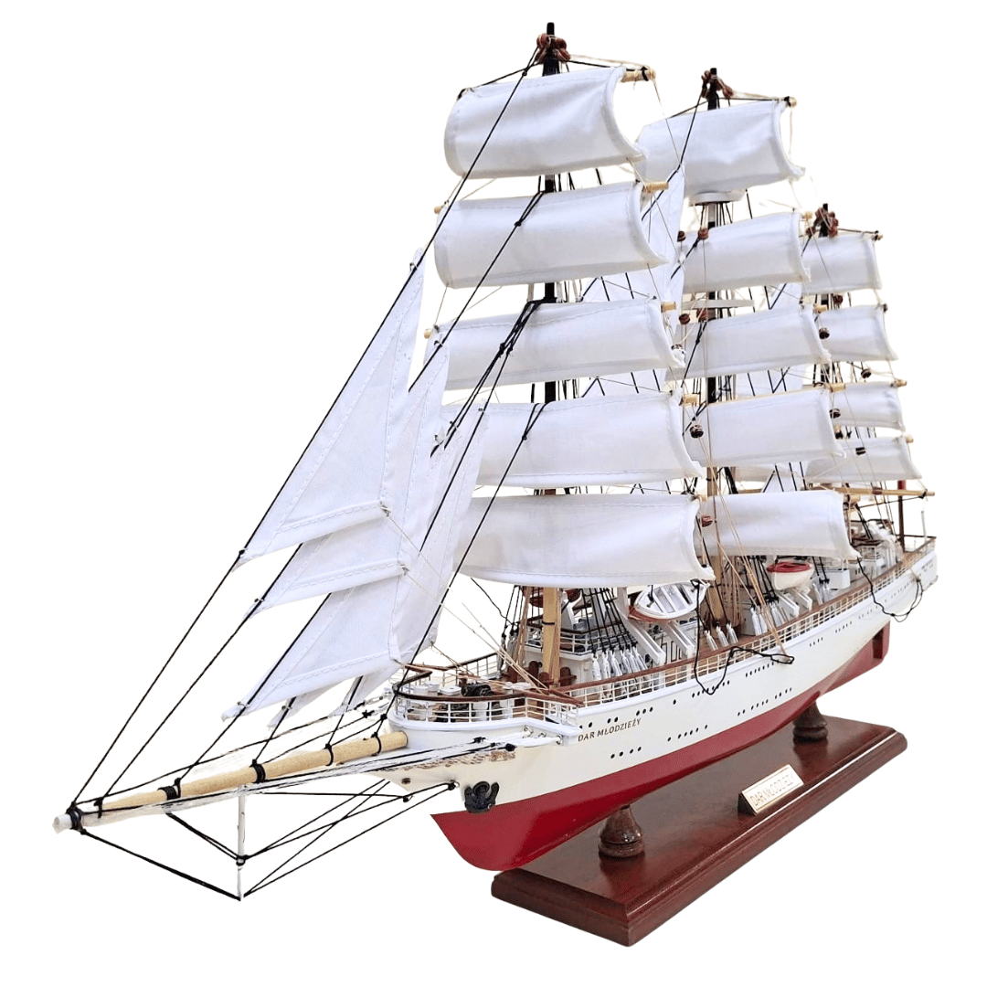 Model exclusiv al velierului Dar Młodzieży XXL 71 cm, posibilitate de personalizare prin gravură