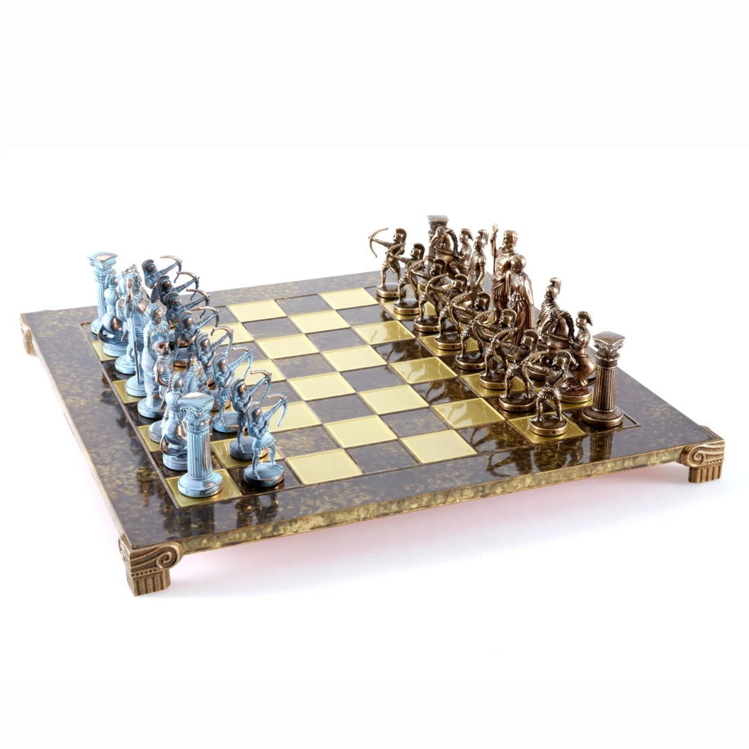 Șah din alamă Arcași 44x44cm, cu posibilitate de personalizare prin gravură - cadou de lux pentru pasionații de mitologie și strategie, piese realizate manual de înaltă calitate
