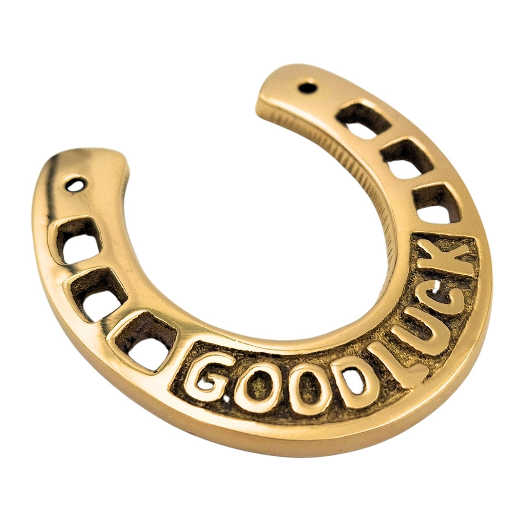 Potcoavă norocoasă din alamă 7 cm, cu gravură - cadou elegant pentru casă nouă, bacalaureat sau loc de muncă nou, ornament auriu cu inscripția Good Luck