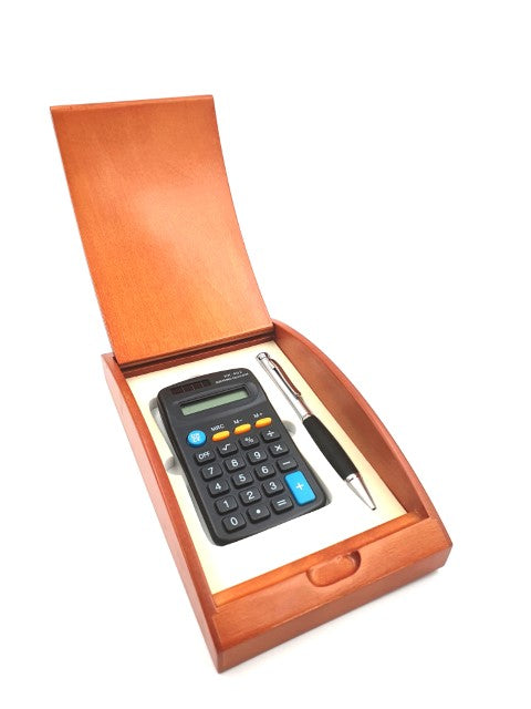 Pix și calculator într-o cutie elegantă din lemn G133H cu căptușeală crem, posibilitate de personalizare prin gravură, ideal pentru cadou, dimensiuni 210 x 120 x 40 mm
