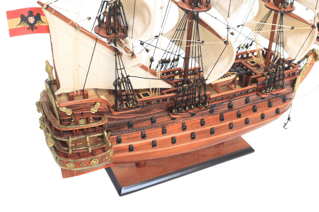 Model exclusiv al velierului San Felipe – SF4, posibilitate de personalizare prin gravură