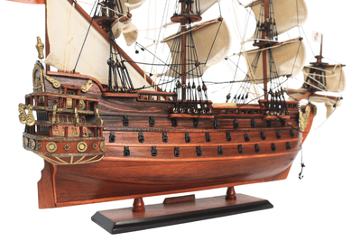 Model exclusiv al velierului San Felipe – SF4, posibilitate de personalizare prin gravură