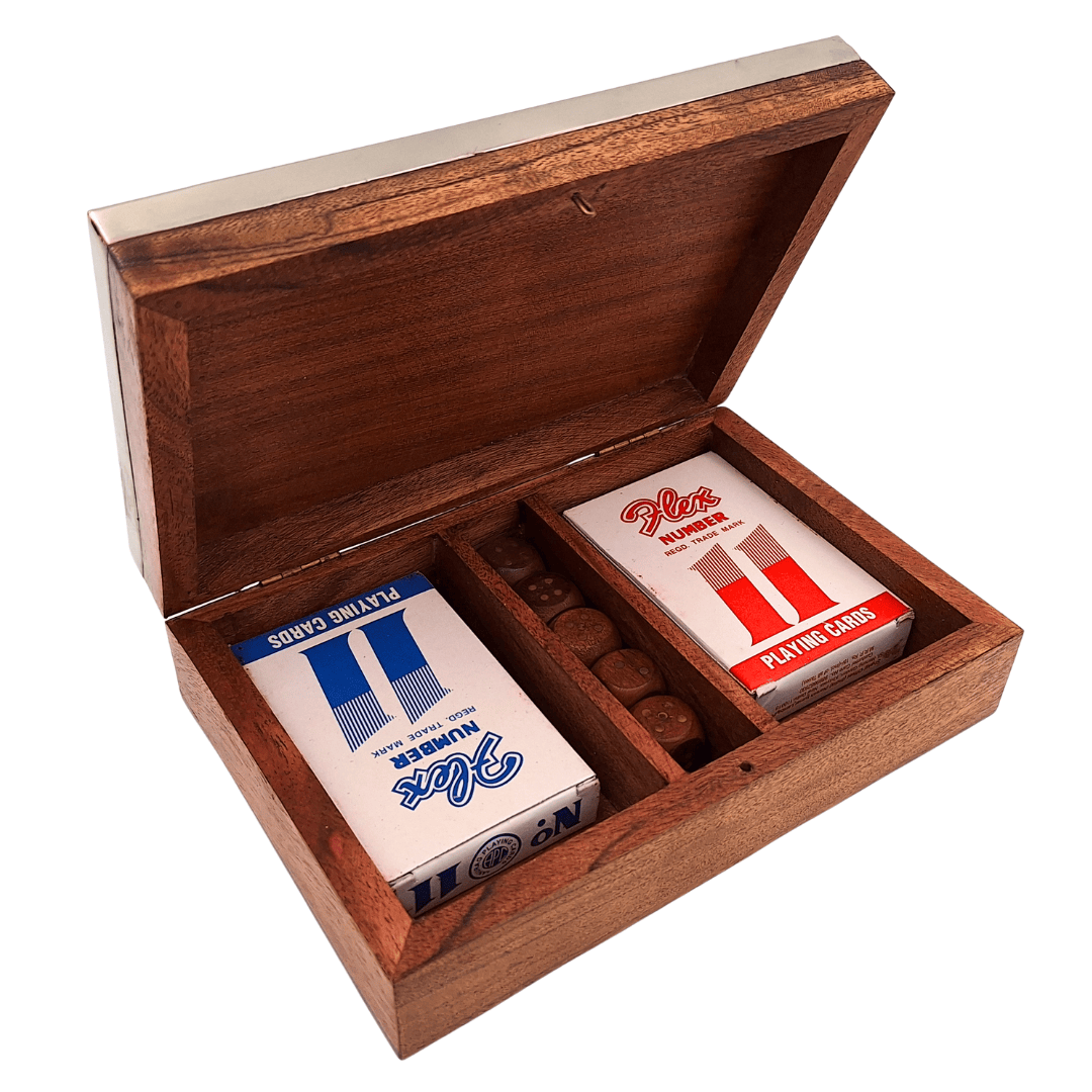 Set elegant de jocuri cu două pachete de cărți și zaruri în cutie de lemn cu capac din aluminiu