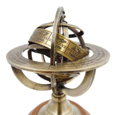 Astrolab din alamă de 14cm cu gravură - cadou unic pentru pasionații de astronomie, decorațiune elegantă din alamă și lemn în culoare aurie