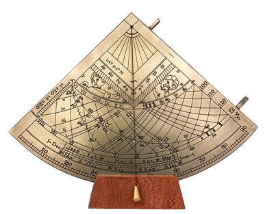 Cadran solar Gunter H39 din alamă, cu bază din lemn, posibilitate de personalizare prin gravură, cadou ideal pentru pasionații de astronomie, înălțime 17 cm, ambalaj de cadou elegant
