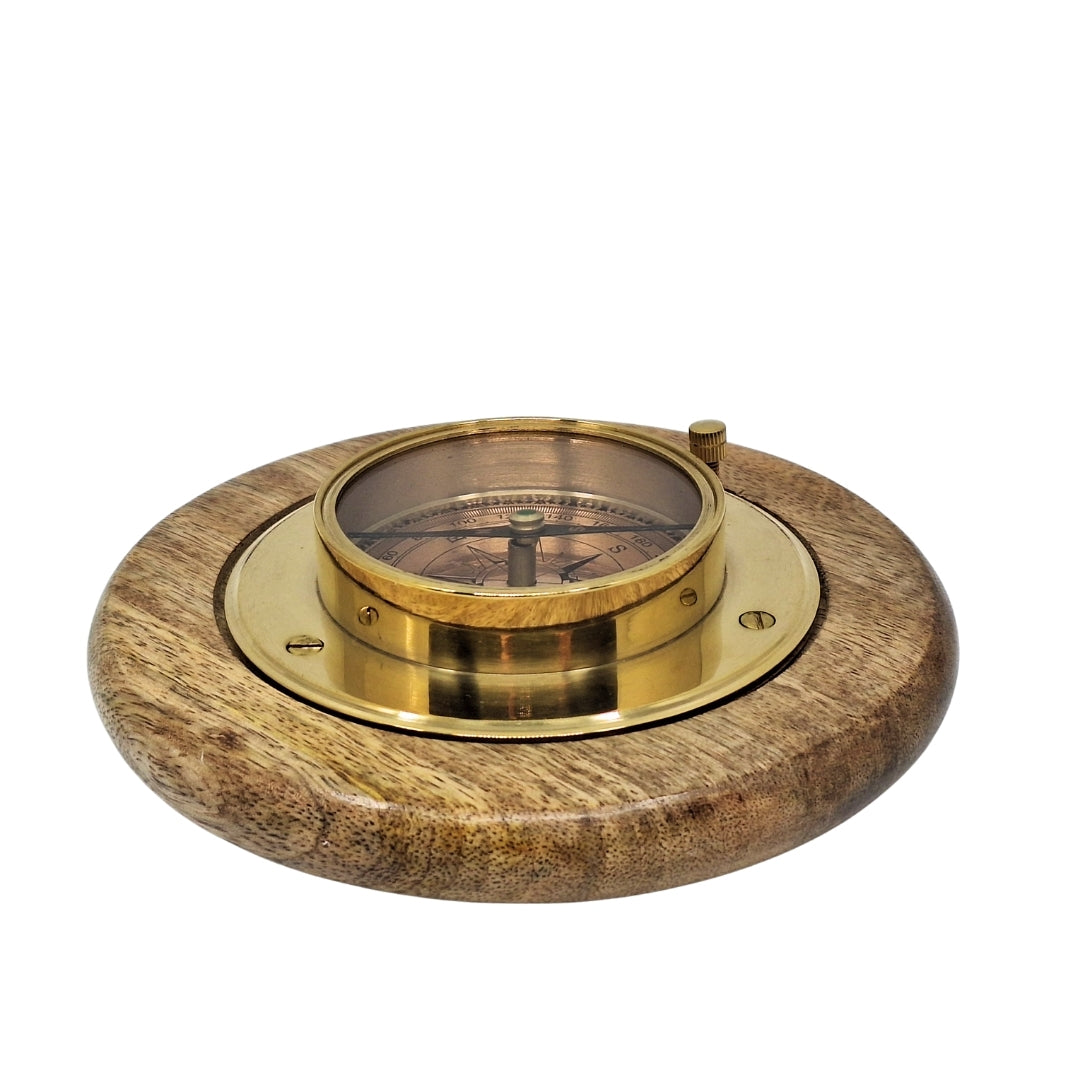 Busolă decorativă elegantă cu finisaj din alamă, gravură personalizată, 15 cm, ideală ca dar pentru pasionații de călătorii, realizată din lemn și sticlă