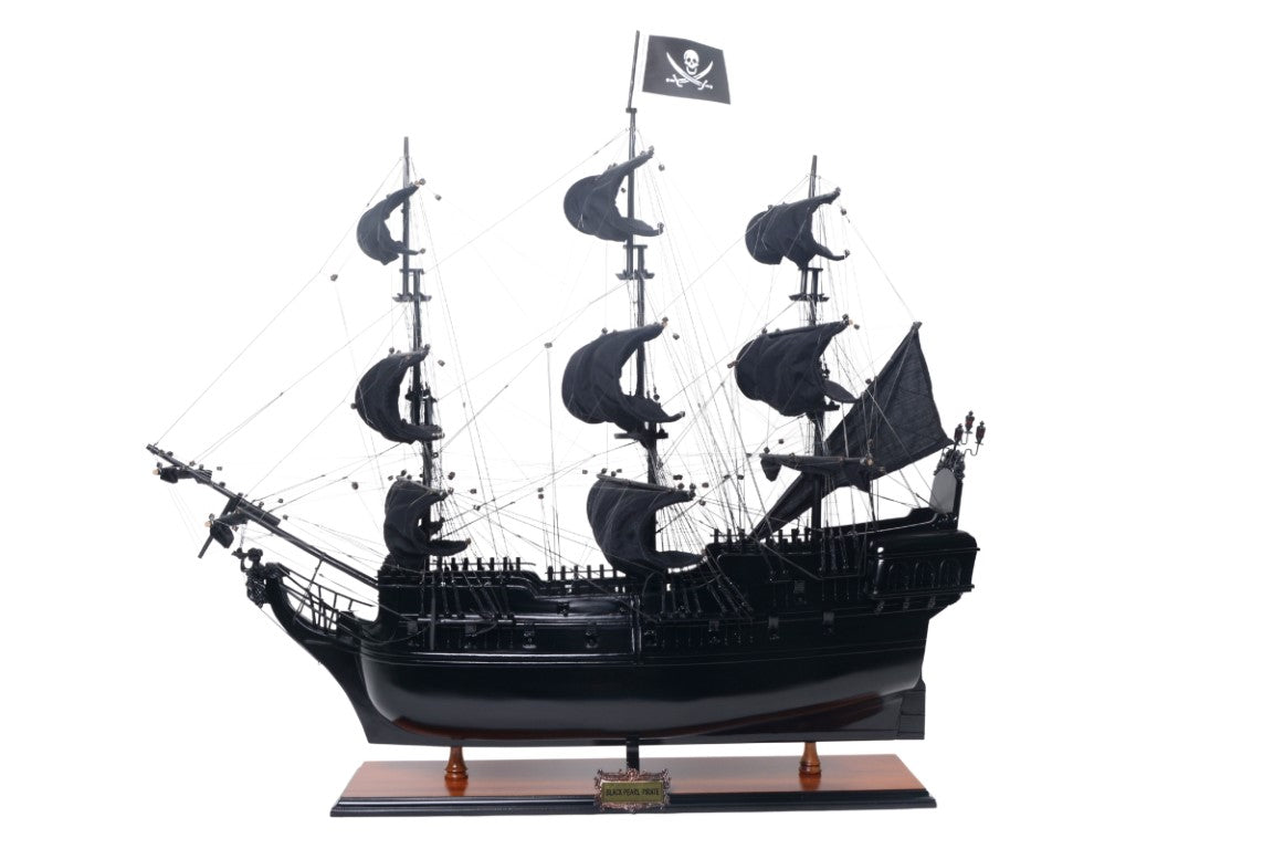 Model de corabie pirat Perla Neagră BP80R cu posibilitate de personalizare prin gravură, lungime 89 cm, cadou exclusivist pentru orice ocazie, meșteșug artistic, bază din lemn