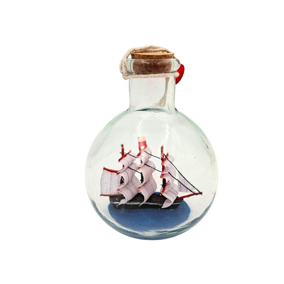 Navă în sticlă Rafandynka cu posibilitate de personalizare prin gravură – decorațiune marină clasică de 8,5 cm, cadou pentru pasionații de navigație