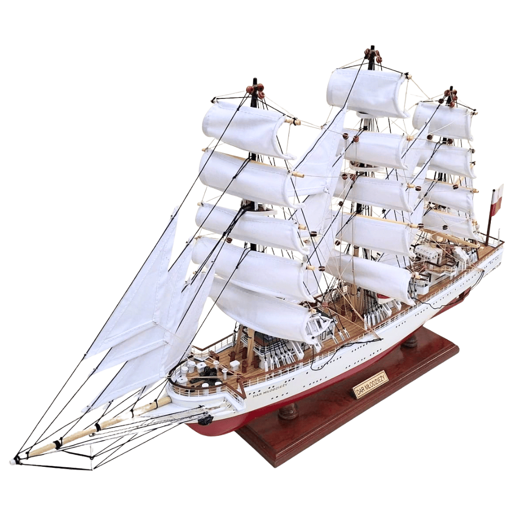 Model exclusiv al velierului Dar Młodzieży XXL 71 cm, posibilitate de personalizare prin gravură