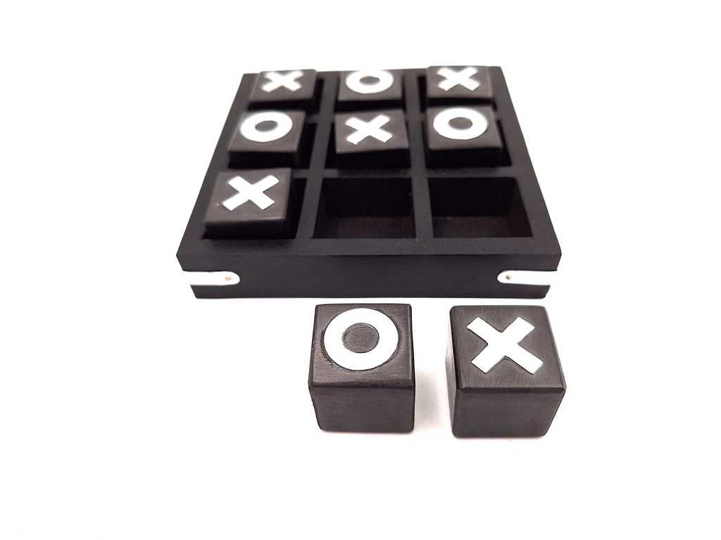Joc X și 0 din lemn 13 x 13 cm, cu posibilitate de personalizare prin gravură