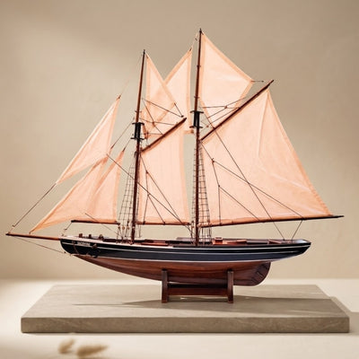 Model de goeletă Bluenose de 78 cm cu gravură - decorațiune marină elegantă din lemn, cadou pentru pasionații de navigație și istorie maritimă, cu vele naturale