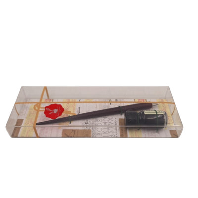 Set elegant pentru caligrafie, cu stilou din lemn și cerneală neagră, posibilitate de personalizare prin gravură, ideal ca dar pentru iubitorii artei scrisului, în ambalaj decorativ 7,5 x 22 x 3 cm
