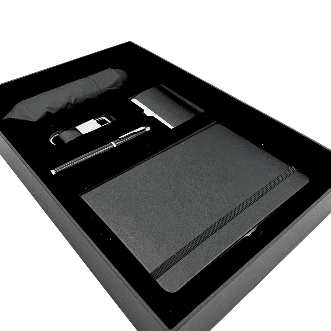 Set cadou elegant Classico cu personalizare - agendă A5 din piele, umbrelă, stilou, suport pentru cărți de vizită și breloc în cutie cadou estetică
