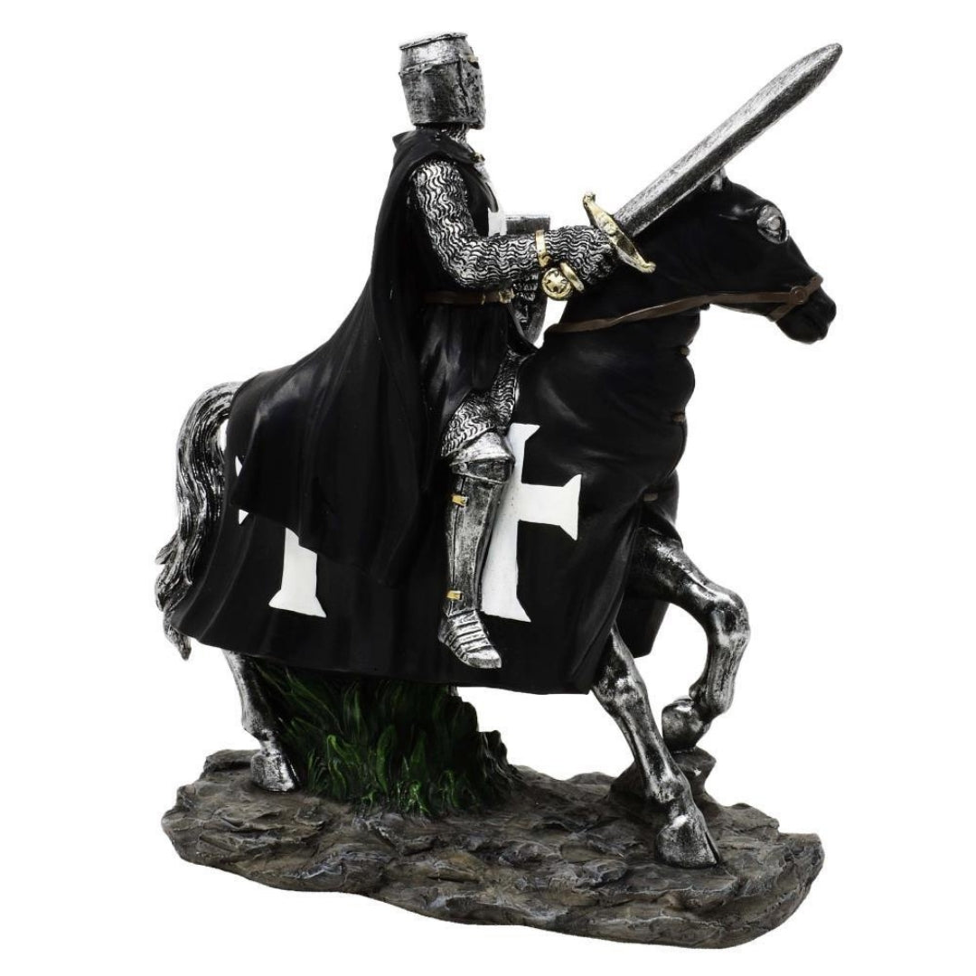 Figurină decorativă cavaler pe cal 22 cm, cu posibilitate de personalizare prin gravură - decorațiune elegantă din polirășină, cadou pentru iubitorii de istorie și Evul Mediu