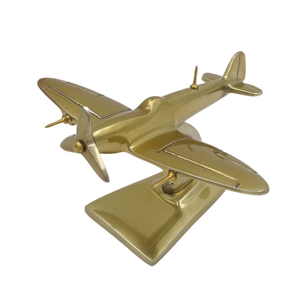 Model de avion Spitfire auriu, avion de vânătoare WWII, personalizabil prin gravură – cadou elegant pentru iubitorii de aviație, realizat din aluminiu, dimensiuni 15 × 13 × 8 cm