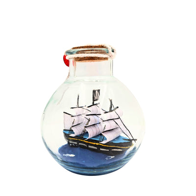 Velier miniatural în sticlă, cu posibilitate de personalizare prin gravură – decorațiune nautică clasică pentru cadou, 10 x 10 x 11 cm