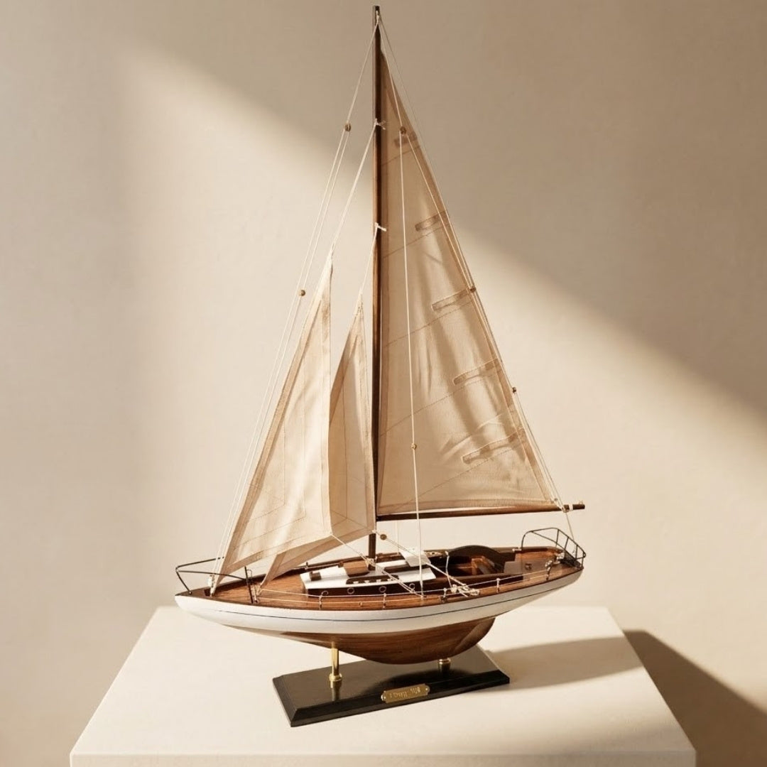 Model de iaht cu vele de 66 cm, cu posibilitate de personalizare prin gravură
