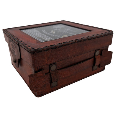 Sextant din alamă cu gravură în cutie din piele - replică din 1917, ideal ca dar pentru marinari și astronomi, dimensiuni 13x12x6 cm, antic, material: alamă și sticlă