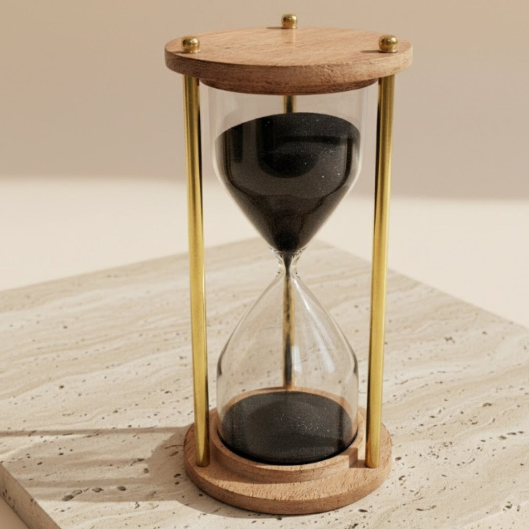 Clepsidră din alamă și lemn de 5 minute cu gravură personalizată – decorațiune retro elegantă pentru cadou – înălțime 15,5 cm, nisip negru, alamă și lemn