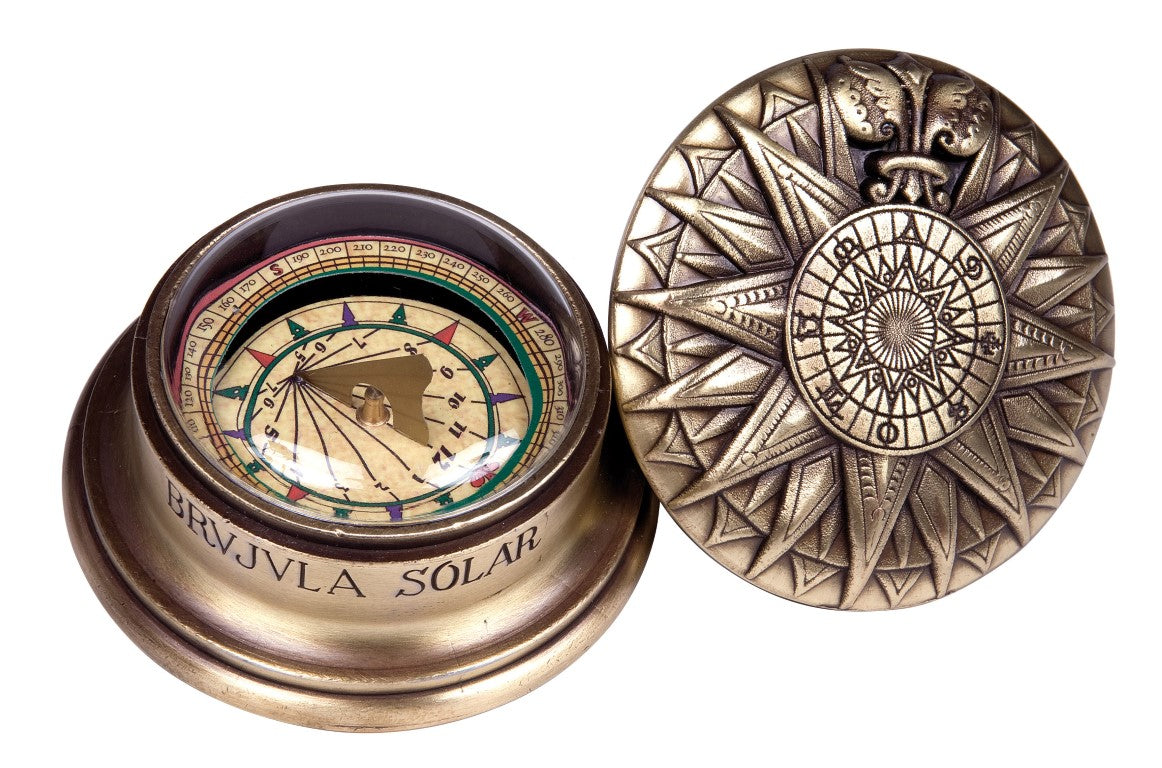 Compas solar renascentist din alamă, cu gravură - cadou vintage elegant, cu înălțimea de 4,5 cm și diametrul de 8,5 cm