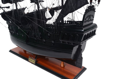 Model de corabie pirat Perla Neagră BP80R cu posibilitate de personalizare prin gravură, lungime 89 cm, cadou exclusivist pentru orice ocazie, meșteșug artistic, bază din lemn