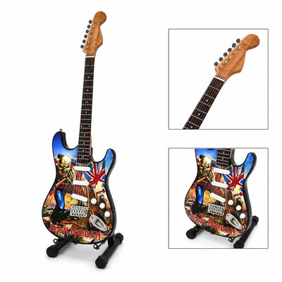 Mini chitară decorativă Iron Maiden „The Trooper” din mahon - ornament realizat manual pentru fanii muzicii