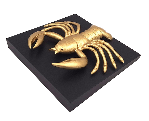 Figurină decorativă aurie Rac din aluminiu, cu posibilitate de personalizare prin gravură - cadou elegant pentru orice ocazie, dimensiuni 29 x 27,5 x 9 cm, bază neagră din lemn