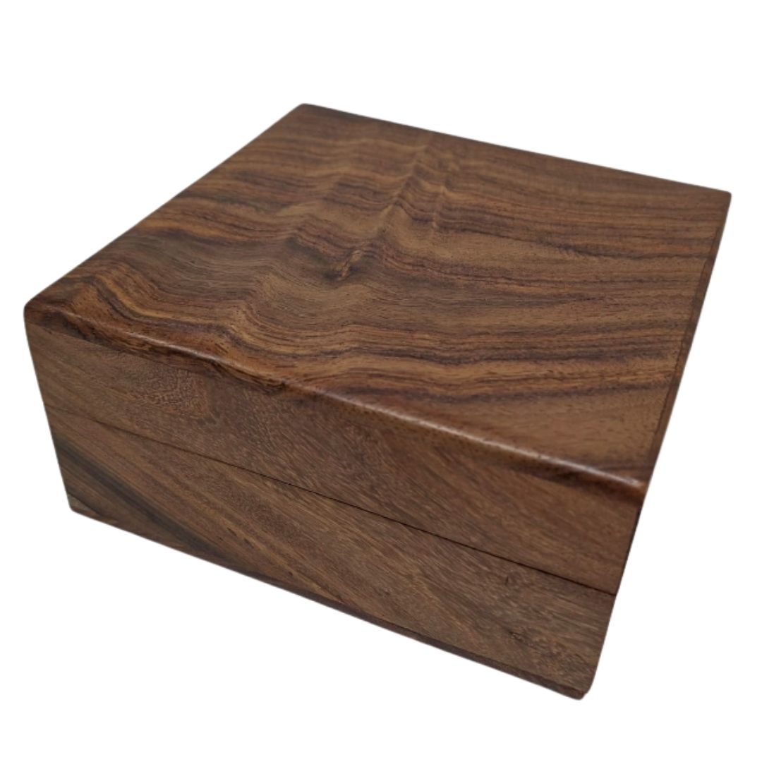 Cutie elegantă din lemn cu inserție bleumarin 14x14x6,5 cm, cu posibilitate de personalizare prin gravură