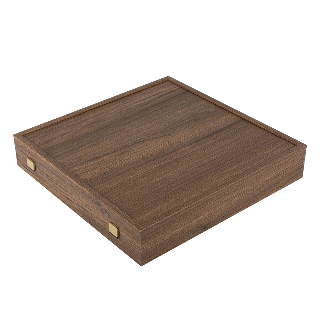 Șah metalic exclusivist cu tablă de șah din alamă 44 x 44 cm – piese medievale cu posibilitate de personalizare prin gravură