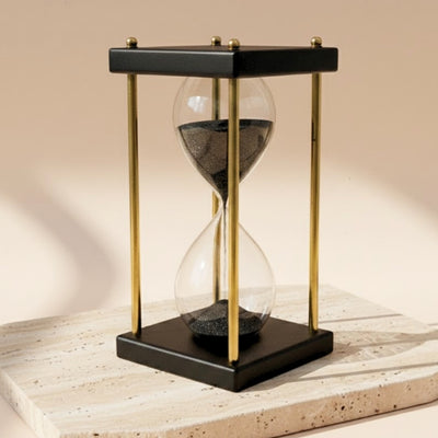 Clepsidră din alamă și lemn, 5 minute, cu nisip negru, cu posibilitate de personalizare prin gravură – decorațiune retro elegantă pentru cadou, cu înălțimea de 16 cm