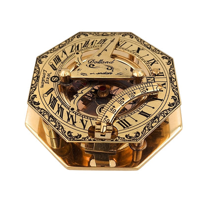 Busolă din alamă în cutie elegantă din piele, cu posibilitate de gravare – cadou retro vintage pentru călător sau navigator - înălțime 8 cm, design elegant din alamă